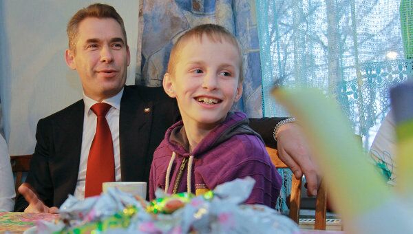 Уполномоченный при Президенте РФ по правам ребенка Павел Астахов навестил Артема Савельева