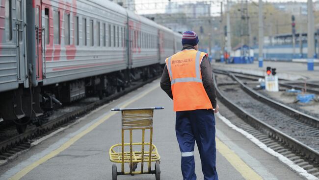 Работа железнодорожного вокзала. Архив