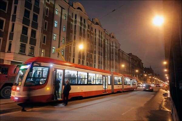 Первый большой низкопольный трамвай в Петербурге