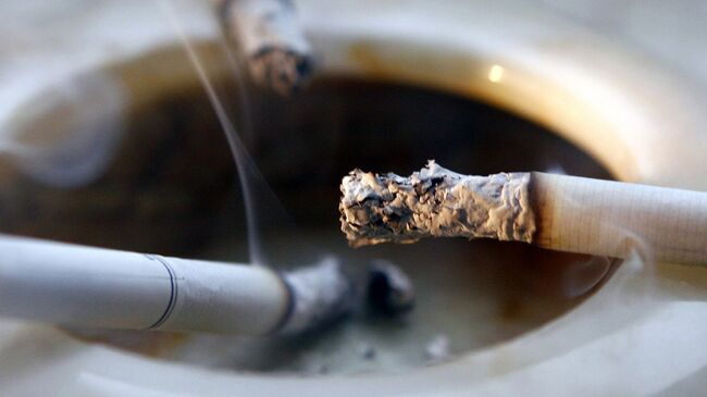 Пепельница с окурками