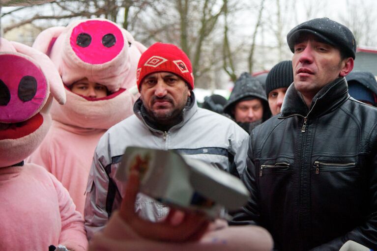 Акция движения Хрюши против на Удельном рынке