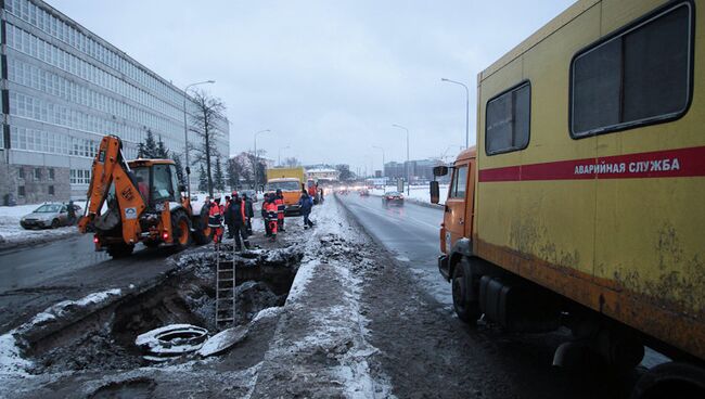 Прорыв трубопровода. Архив 