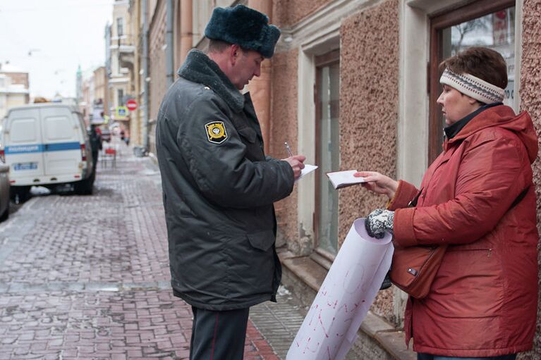Одиночные пикеты на Караванной улице в поддержку Максима Калиниченко Одиночные пикеты на Караванной улице в поддержку Максима Калиниченко