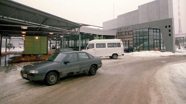 Автомобили на пункте пропуска Торфяновка. Архив