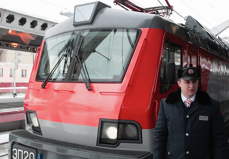 Электровоз ЭП-20 и его первый рейс в составе пассажирского поезда Невский экспресс