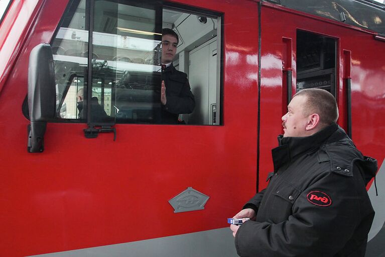 Электровоз ЭП-20 и его первый рейс в составе пассажирского поезда Невский экспресс