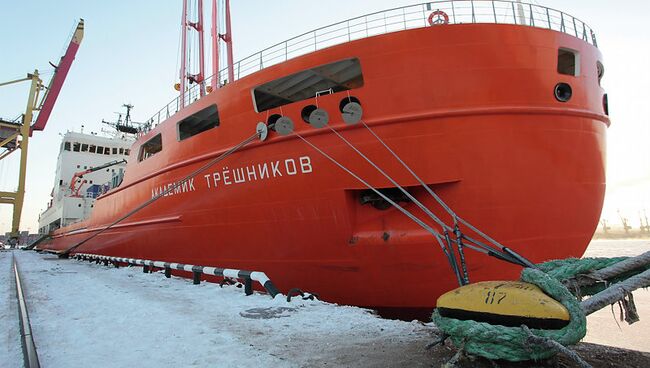 Научно-экспедиционное судно Академик Трешников. Архив