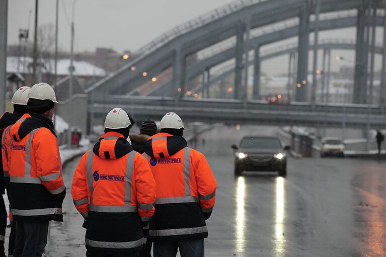 Открытие движение по набережной Обводного канала под Американскими мостами в Петербурге