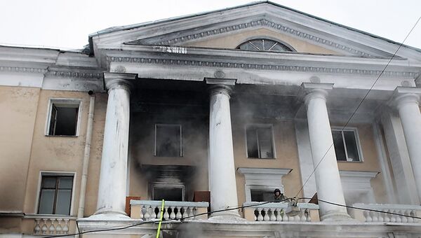 Пожар в здании бывшего общежития Кировского завода