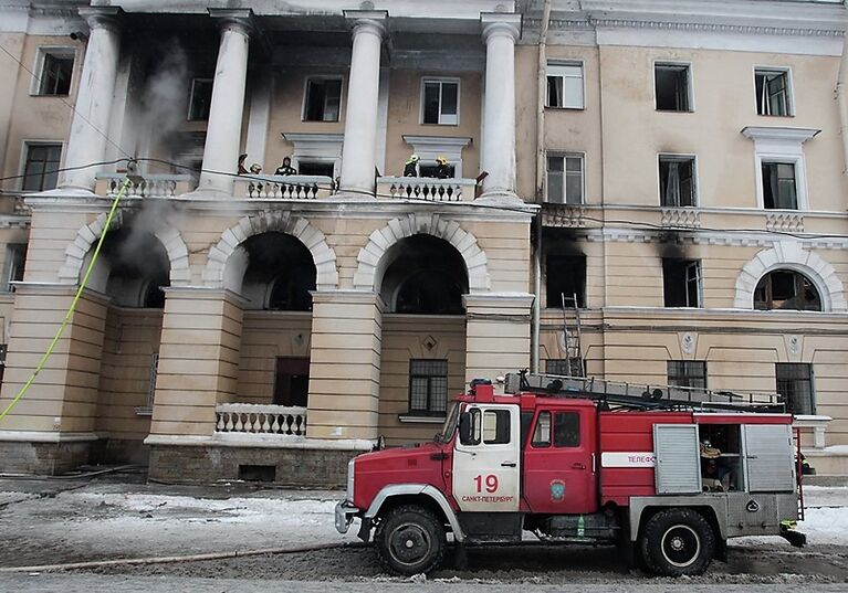 Пожар в здании бывшего общежития Кировского завода