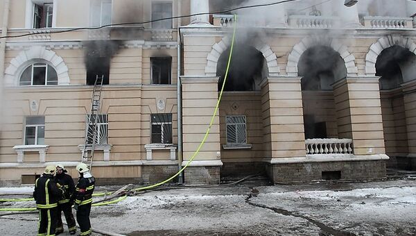 Пожар в здании общежития Кировского завода. Архив
