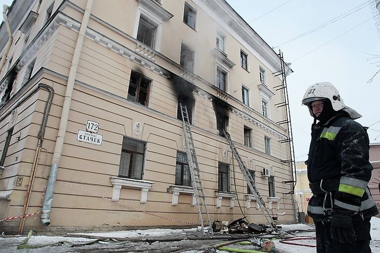 Пожар в здании бывшего общежития Кировского завода