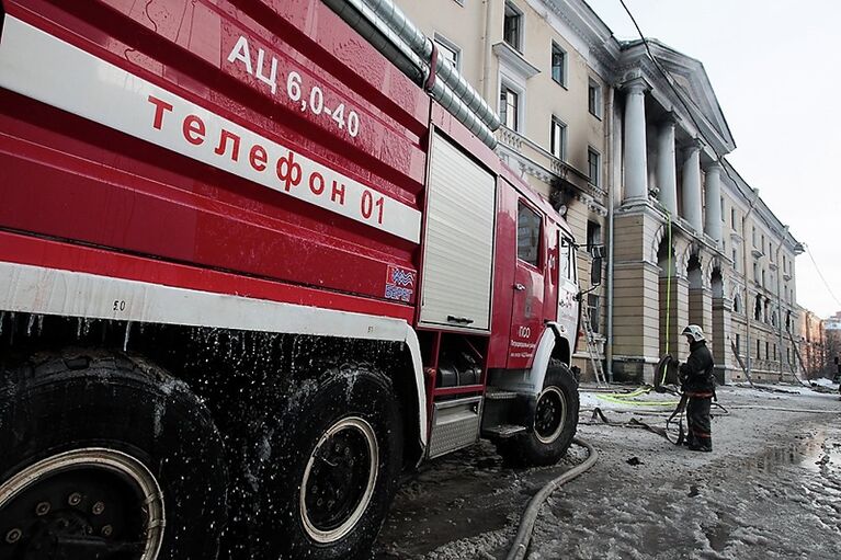 Пожар в здании бывшего общежития Кировского завода