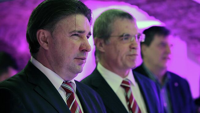 Вице-президент хоккейного клуба СКА Алексей Касатонов (на первом плане). Архив