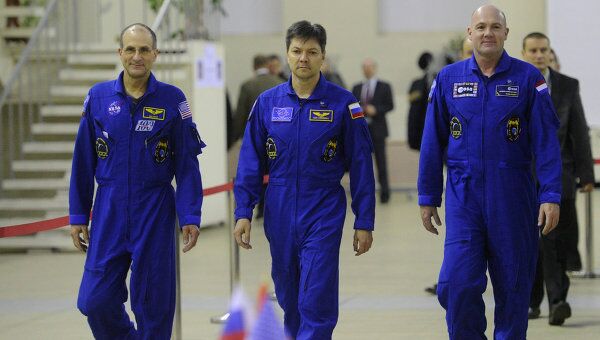 Члены основного экипажа 30/31-й длительной экспедиции на МКС Дональд Петтит (НАСА), Олег Кононенко (Роскосмос) и Андрэ Кауперс (ЕКА)