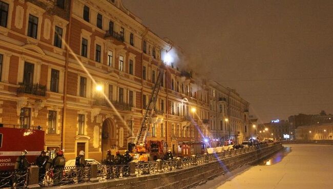 Пожар в жилом доме на набережной реки Мойки