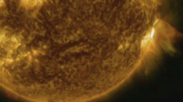 Мощный выброс плазмы зафиксирован на Солнце. Кадры вспышки. Архивное фото