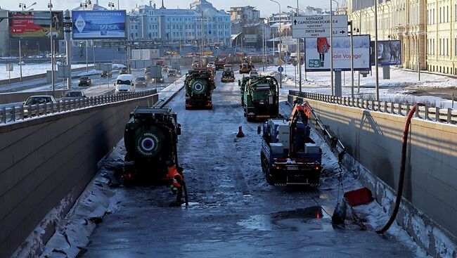 Прорыв холодной воды на Адмиралтейской набережной