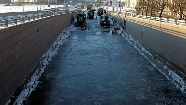 Прорыв холодной воды на Адмиралтейской набережной