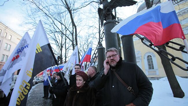 Пикет возле консульства Финляндии в Санкт-Петербурге 