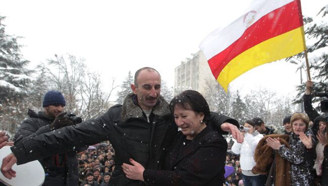 Митинги сторонников Аллы Джиоевой в Цхинвали