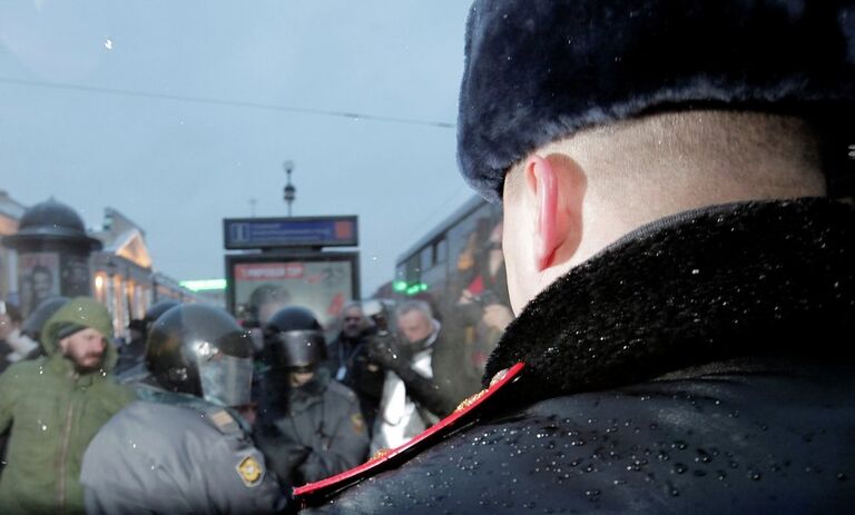 Митинг в защиту 31 статьи конституции у Гостинного двора