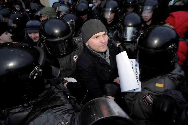 Митинг в защиту 31 статьи конституции у Гостинного двора