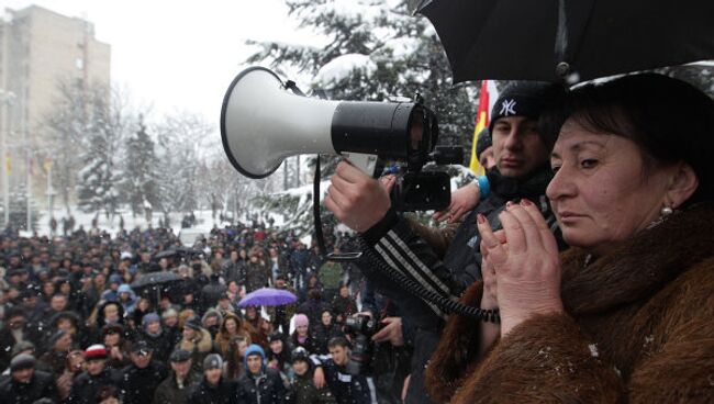 Митинги сторонников Аллы Джиоевой в Цхинвале