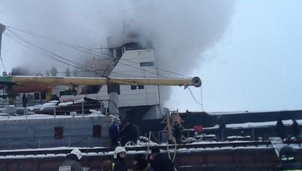 Пожар на судне Невский-32 в Отрадном