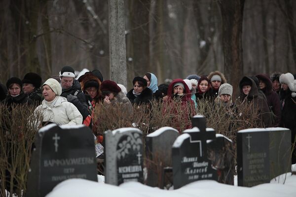 Не святой риа. Могила Михаила Державина. Похороны Михаила Державина. Похороны Михаила Державина на Новодевичьем кладбище. Могила Михаила Державина на Новодевичьем кладбище.