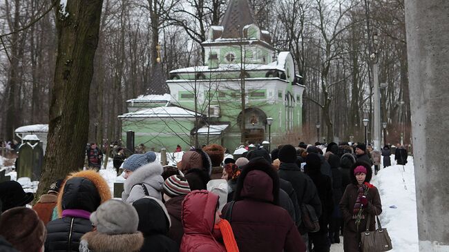 У часовни Ксении Блаженной 