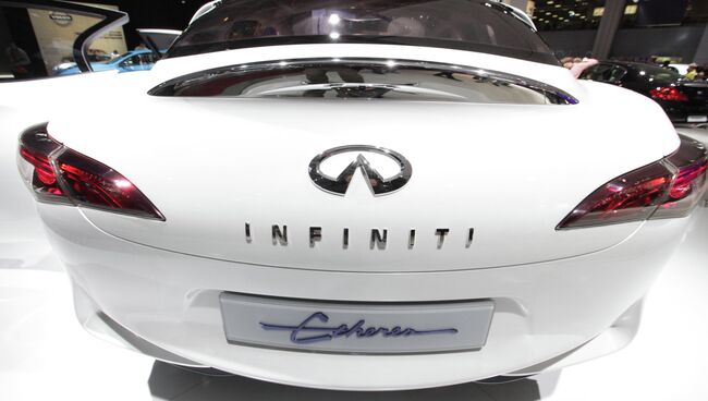 Автомобиль люкс-класса Infiniti.