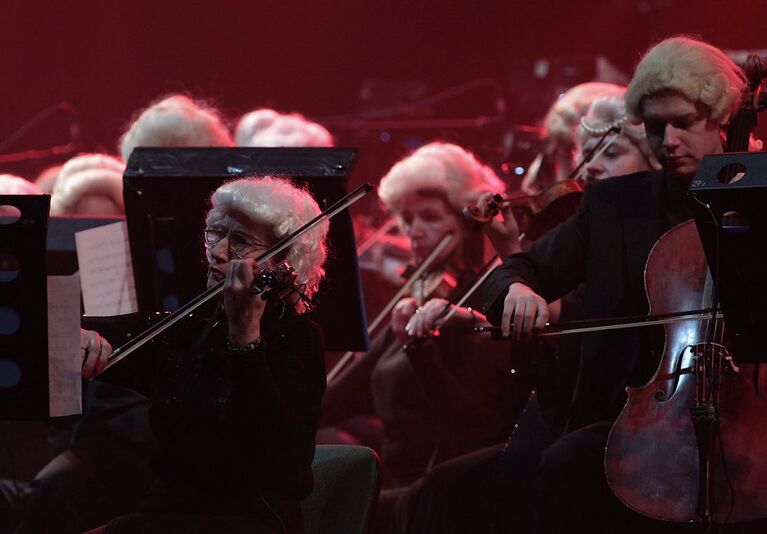 Концертная версия популярного французского мюзикла Mozart l'Opera Rock le Concert на сцене Ледового дворца