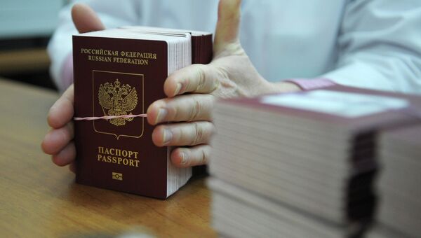 Заграничные паспорта граждан РФ. Архивное фото