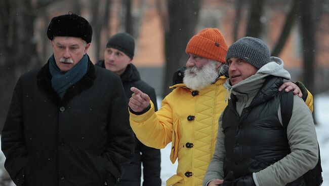 Вячеслав Полунин и Георгий Полтавченко во время осмотра территории цирка на Фонтанке