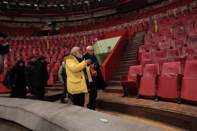 Вячеслав Полунин и Георгий Полтавченко во время осмотра территории цирка на Фонтанке