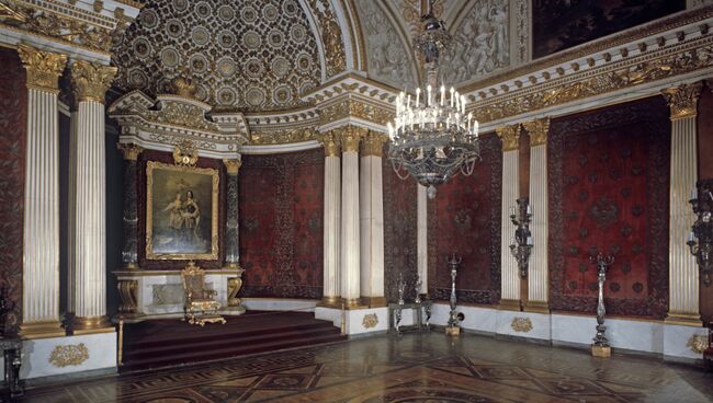 Петровский зал в Зимнем дворце. Архив