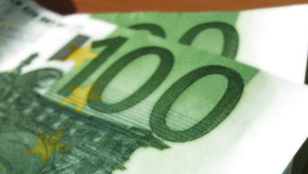 Курс евро на валютных торгах опустился ниже отметки 44 рубля