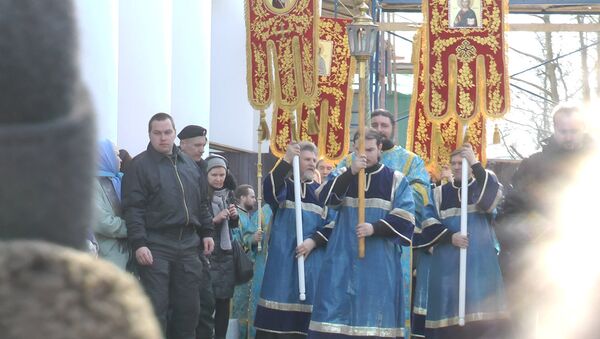 Петербуржцы посетили литургию в честь 300-летия Александро-Невской Лавры