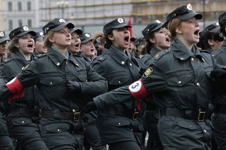 Репетиция парада Победы на Дворцовой площади в Санкт-Петербурге