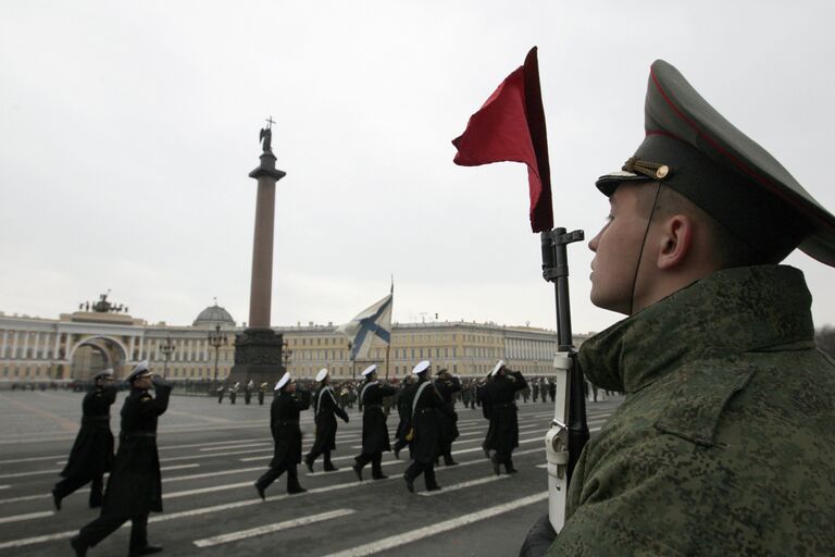 Репетиция парада Победы на Дворцовой площади в Санкт-Петербурге