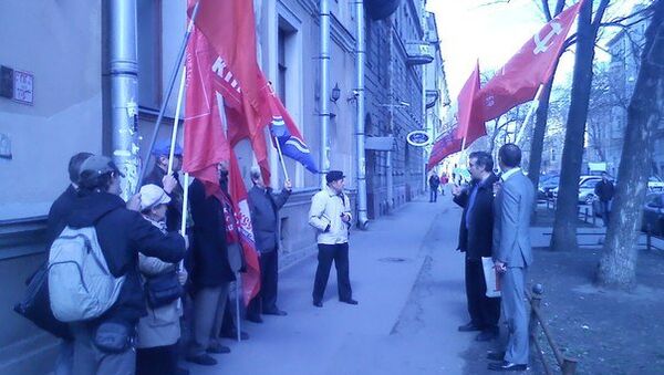 Пикет КПРФ перед консульством Латвии в Петербурге