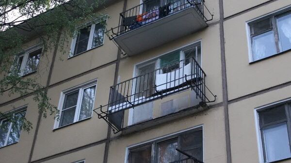 Обрушение части конструкций балкона в Красногвардейском районе Санкт-Петербурга