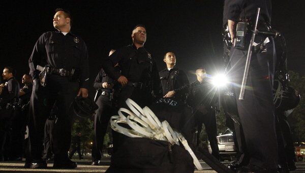 Сотрудники полиции Лос-Анжелеса приступили к ликвидации палаточного лагеря участников демонстрации Занимай Лос-Анджелес
