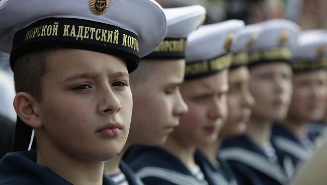 Кадеты во время прада. Архивное фото