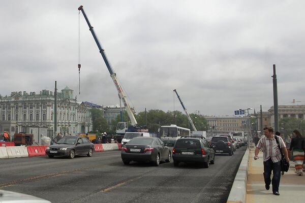 Открытие движения по Дворцовому мосту в Петербурге