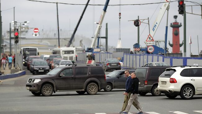 Открытие движения по Дворцовому мосту в Петербурге