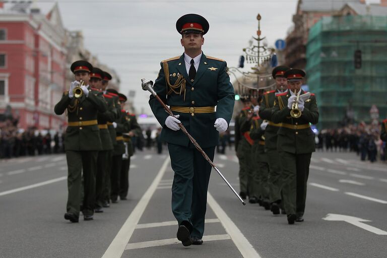 Марш-парад участников Международного фестиваля военных духовых оркестров Виват Санкт-Петербург!