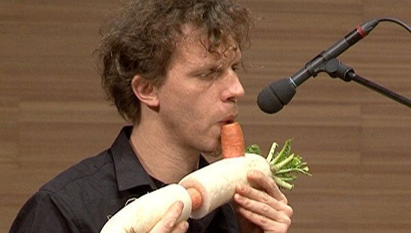 Флейта из моркови и барабаны из тыквы прозвучали на концерте в Москве
