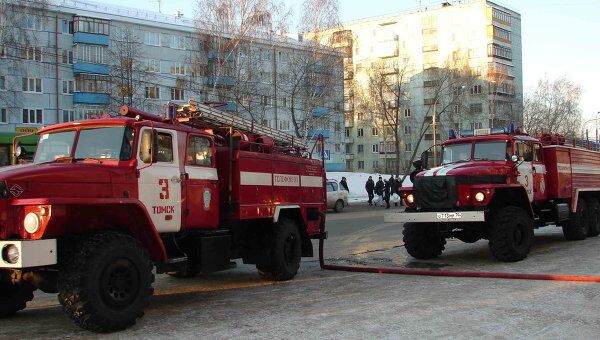 Таксист в Томске спас из пожара четырех детей